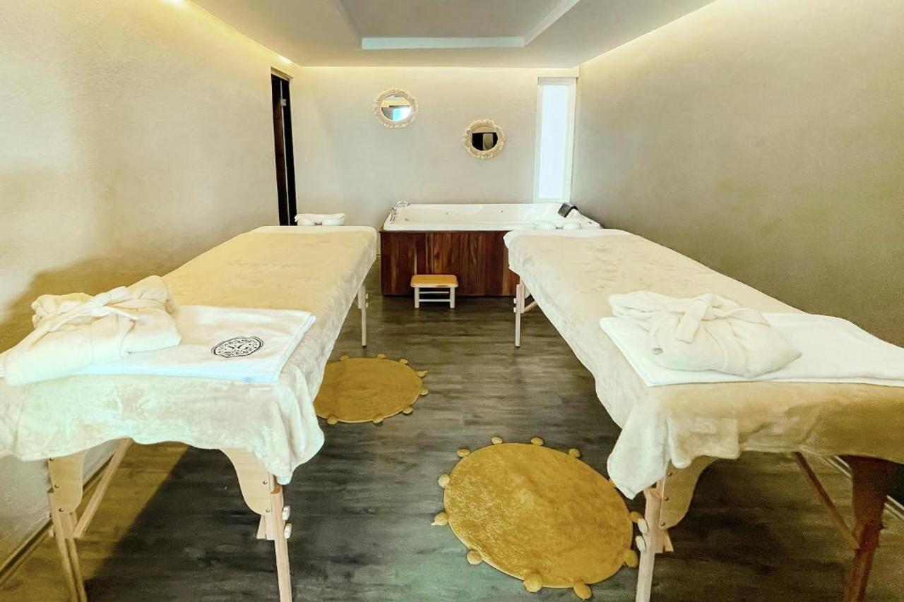 Saint George Hotel - Spa & Temazcal 테키스키아판 외부 사진