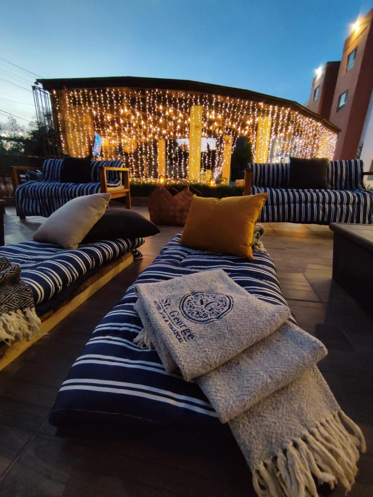 Saint George Hotel - Spa & Temazcal 테키스키아판 외부 사진