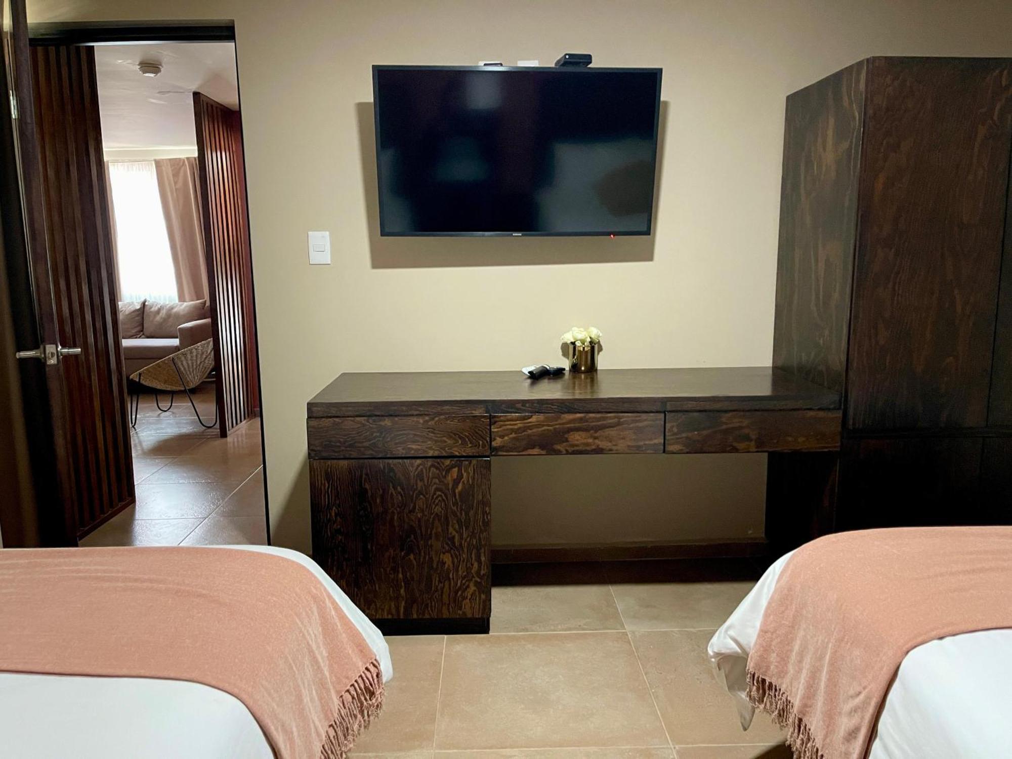 Saint George Hotel - Spa & Temazcal 테키스키아판 외부 사진